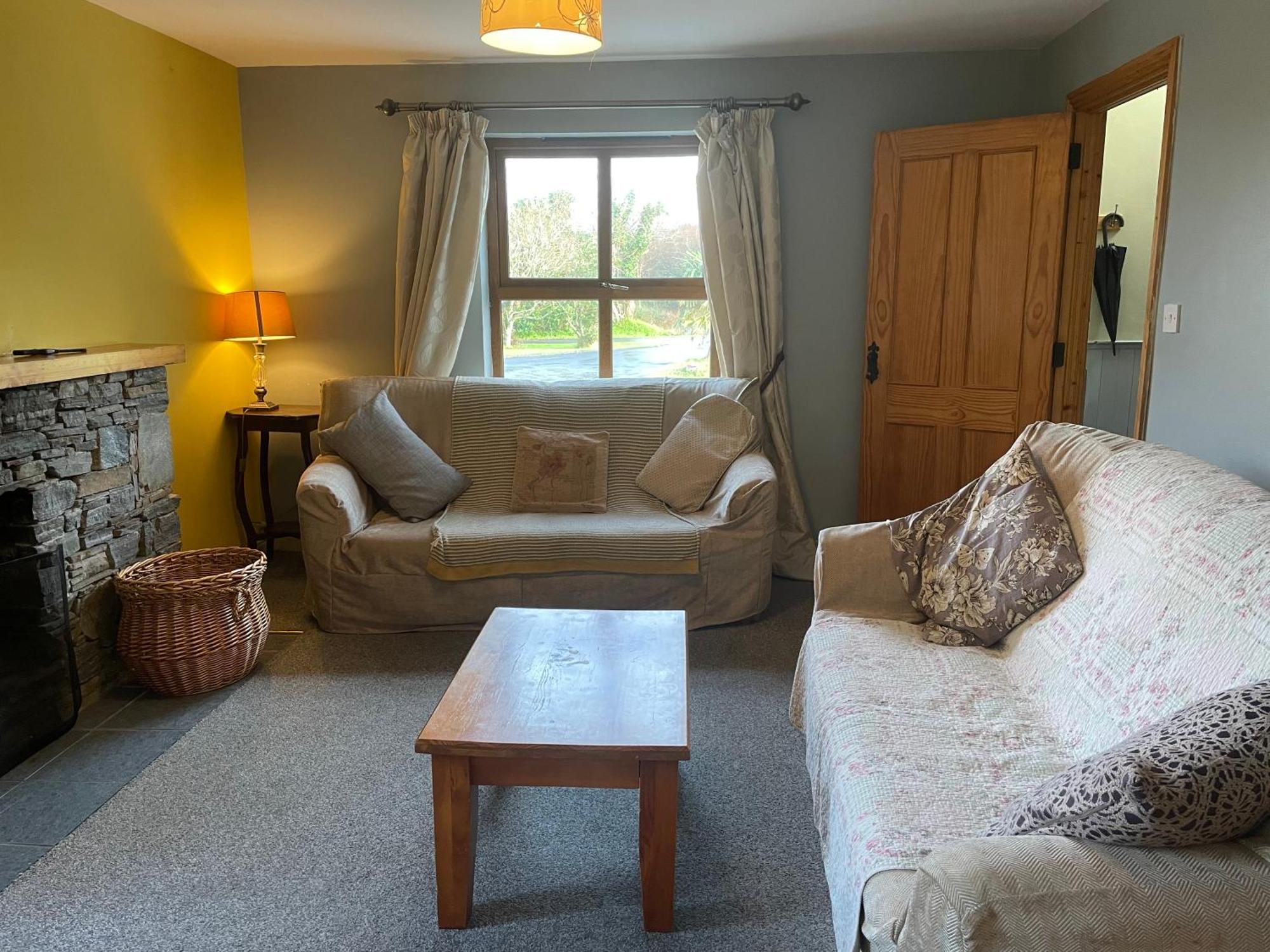 Letterfrack Farm Cottage In Village On A Farm Beside Connemara National Park 외부 사진